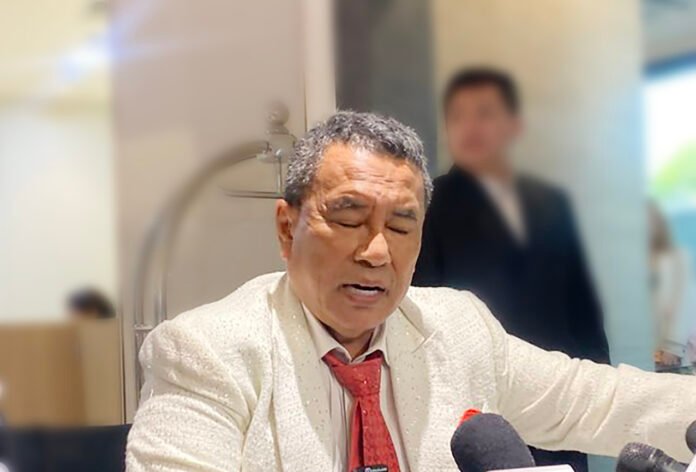 Hotman Paris Hutapea saat memberikan keterangan terkait pengunduran dirinya sebagai kuasa hukum Febrie Adriansyah di Jakarta. Foto: Istimewa