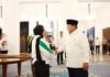 Nanik S Deyang Pilih Lepas Jabatan Kepala BGN, Alasan Kesehatan Jadi Pertimbangan Utama Nanik Sudaryati Deyang bersama Presiden Prabowo Subianto dalam dokumentasi yang diunggah melalui akun Facebook pribadinya (dok. Facebook Nanik S. Deyang)