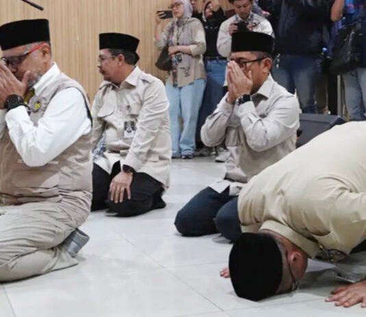 Operasional Haji 2026 Resmi Ditutup, Kemenhaj Langsung Siapkan Penyelenggaraan Haji Tahun Depan Menteri Haji dan Umrah Moch. Irfan Yusuf usai menyampaikan penutupan operasional penyelenggaraan ibadah haji 1447 H/2026 M. (Dok. Kemenhaj)