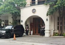 Kortas Tipidkor Geledah Eks Restoran di Cipete, Nama Jampidsus Kembali Terseret dalam Penyidikan Kasus Batu Bara Petugas melakukan penggeledahan di sebuah bangunan di kawasan Cipete, Jakarta Selatan, yang menjadi bagian dari penyidikan kasus dugaan korupsi dan TPPU pengadaan batu bara. Foto: Istimewa