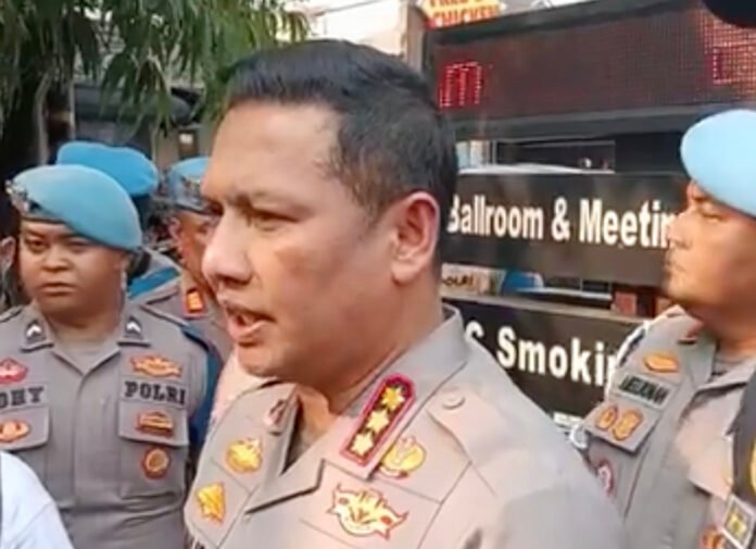 Budhi Herdi Susianto, penyidik Kortas Tipidkor Polri, saat memberikan keterangan terkait perkembangan penanganan perkara dugaan korupsi dan tindak pidana pencucian uang. (Dok. Istimewa)