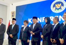 BGN Resmi Lantik 5 Deputi Baru untuk Perbaiki Tata Kelola MBG Wakil Kepala BGN Agustina Arumsari bersama jajaran pejabat tinggi madya yang baru dilantik di Kantor Pusat Badan Gizi Nasional (dok. Istimewa)