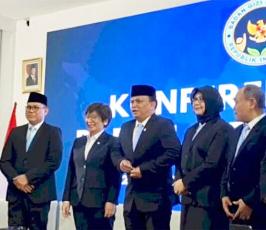 BGN Resmi Lantik 5 Deputi Baru untuk Perbaiki Tata Kelola MBG Wakil Kepala BGN Agustina Arumsari bersama jajaran pejabat tinggi madya yang baru dilantik di Kantor Pusat Badan Gizi Nasional (dok. Istimewa)