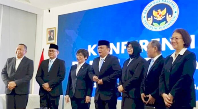 Wakil Kepala BGN Agustina Arumsari bersama jajaran pejabat tinggi madya yang baru dilantik di Kantor Pusat Badan Gizi Nasional (dok. Istimewa) Wakil Kepala BGN Agustina Arumsari bersama jajaran pejabat tinggi madya yang baru dilantik di Kantor Pusat Badan Gizi Nasional (dok. Istimewa)