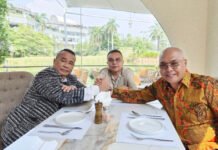 Dasco Dudukkan Hotman Paris dan Ketum PWI Satu Meja, Laporan Polisi Bakal Dicabut Wakil Ketua DPR RI Sufmi Dasco Ahmad mempertemukan Hotman Paris Hutapea dan Ketua Umum PWI Pusat Akhmad Munir di Jakarta. (Dok. Instagram @sufmi_dasco)