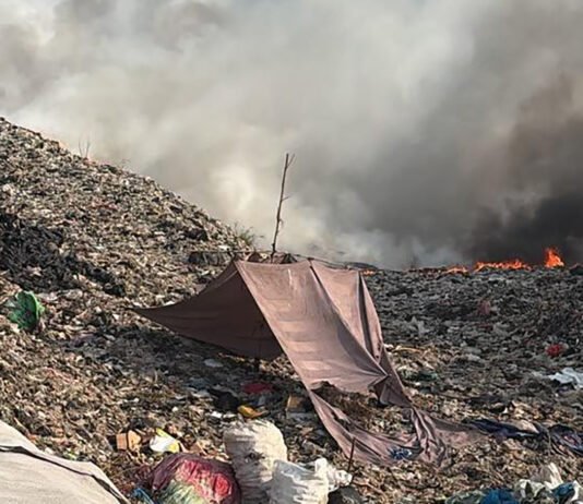 BNPB Kerahkan Helikopter Water Bombing, Kebakaran TPA Jatiwaringin Masih Meluas Situasi kebakaran di TPA Jatiwaringin, Kabupaten Tangerang. (Dok. BNPB)