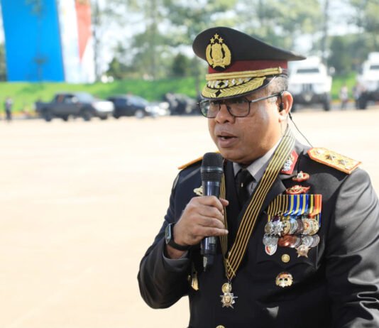 Hari Bhayangkara ke-80 Digelar di Cikeas, Polri Tegaskan Komitmen Hadir untuk Masyarakat Irjen Pol. Johnny Eddizon Isir menyampaikan keterangan mengenai rangkaian Hari Bhayangkara ke-80. (Dok. Polri)