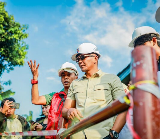 Progres Jembatan Paledang–Pasir Jaya Mulai Terlihat, Pemkot Bogor Pastikan Pengerjaan Sesuai Target Wakil Wali Kota Bogor Jenal Mutaqin meninjau progres pembangunan Jembatan Paledang–Pasir Jaya di Kota Bogor. (Dok. Pemkot Bogor)