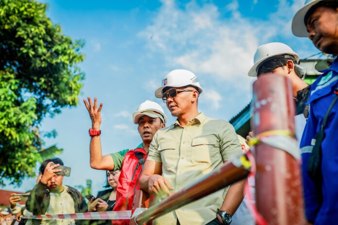 Wakil Wali Kota Bogor Jenal Mutaqin meninjau progres pembangunan Jembatan Paledang–Pasir Jaya di Kota Bogor. (Dok. Pemkot Bogor) Wakil Wali Kota Bogor Jenal Mutaqin meninjau progres pembangunan Jembatan Paledang–Pasir Jaya di Kota Bogor. (Dok. Pemkot Bogor)