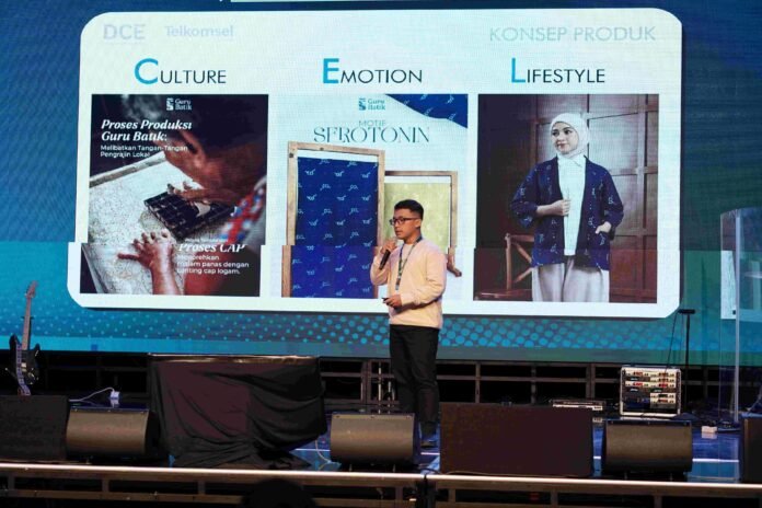 Telkomsel Telkomsel menggelar DCE Academy & Summit 2026 di Bandung untuk memperkuat daya saing UMKM melalui pemanfaatan teknologi AI. Foto: Harnas.id