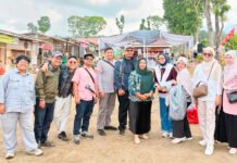 Rangkaian ICEMAI 2026, Mahasiswa IBI Kesatuan Belajar Langsung Model Pemberdayaan di Huntap Sumbermujur Mahasiswa IBI Kesatuan Bogor mengikuti kegiatan pemberdayaan masyarakat dalam rangkaian ICEMAI 2026 di Huntap Sumbermujur, Lumajang. Foto: Harnas.id