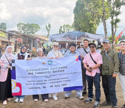 Rangkaian ICEMAI 2026, Kampus, Pemerintah, dan Warga Bangun Ekonomi Berkelanjutan di Huntap Sumbermujur Delegasi mahasiswa IBI Kesatuan Bogor berpartisipasi dalam kegiatan pengabdian masyarakat dan workshop ICEMAI 2026 di Huntap Sumbermujur, Lumajang. (Dok. Harnas.id)