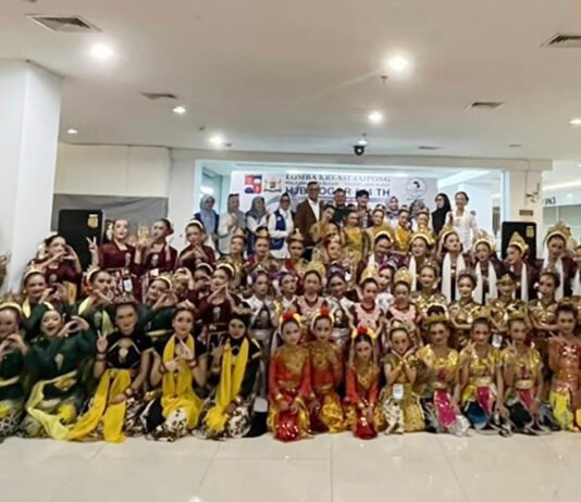 HJB 2026, IWAPI Kota Bogor Gelar Lomba Jaipongan Jabar, Puluhan Penari Muda Unjuk Kreativitas Peserta menampilkan kreasi tari Jaipong dalam Lomba Kreasi Jaipong Tingkat Jawa Barat yang diselenggarakan IWAPI Kota Bogor di Lippo Keboen Raya Bogor. (Dok. IWAPI Kota Bogor)