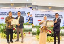 Mahasiswa IBI Kesatuan Bogor Unjuk Kualitas di Forum Internasional, Sabet Best Paper dan Best Presenter di ICEMAI 2026 Delegasi mahasiswa IBI Kesatuan Bogor menerima penghargaan pada ajang International Conference on Economics, Management, Accounting, and Innovation (ICEMAI) 2026 di Lumajang. Foto: Harnas.id