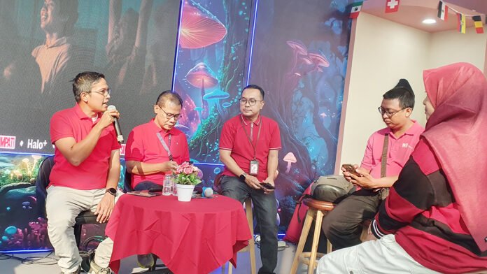 Booth Telkomsel menghadirkan berbagai promo dan aktivitas pelanggan di Jakarta Fair Kemayoran 2026. (Dok. Telkomsel) Booth Telkomsel menghadirkan berbagai promo dan aktivitas pelanggan di Jakarta Fair Kemayoran 2026. (Dok. Telkomsel)