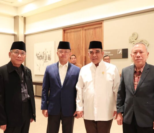 Gus Yahya Masuk Delegasi Indonesia ke Iran, Bawa Misi Negara dan Pesan Duka Warga NU KH Yahya Cholil Staquf dalam Delegasi Indonesia untuk Penghormatan kepada Sayyid Ali Khamenei di Iran. Foto: PBNU