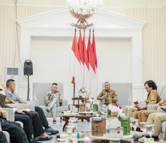 BKSAP DPR RI Lirik Potensi Bogor, UMKM dan Ekraf Didorong Tembus Pasar Global Wakil Wali Kota Bogor Jenal Mutaqin Menerima Kunjungan BKSAP DPR RI di Balai Kota Bogor (Dok. Pemkot Bogor)