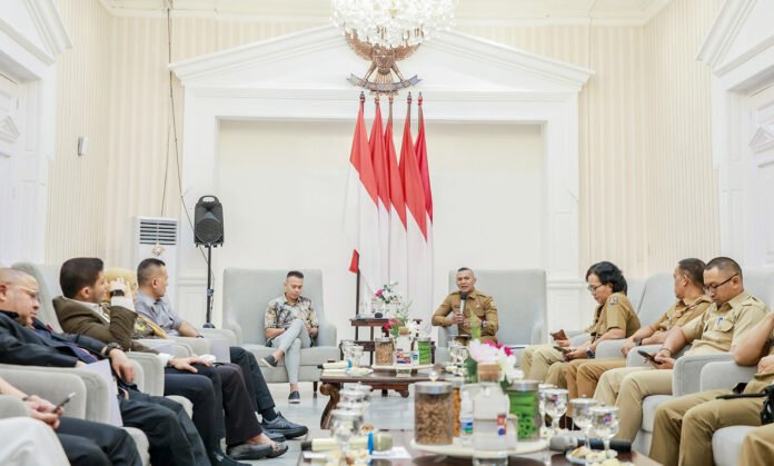 Wakil Wali Kota Bogor Jenal Mutaqin Menerima Kunjungan BKSAP DPR RI di Balai Kota Bogor (Dok. Pemkot Bogor) Wakil Wali Kota Bogor Jenal Mutaqin Menerima Kunjungan BKSAP DPR RI di Balai Kota Bogor (Dok. Pemkot Bogor)