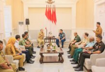 Dedie Rachim Perkenalkan Wajah Kota Bogor kepada Perwira Asing Peserta Sesko TNI Wali Kota Bogor Dedie Rachim Menerima Delegasi Siswa Mancanegara Sesko TNI di Balai Kota Bogor (Dok. Pemkot Bogor)