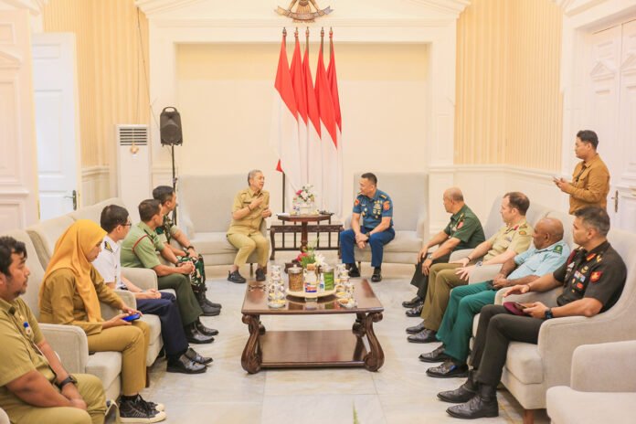 Wali Kota Bogor Dedie Rachim Menerima Delegasi Siswa Mancanegara Sesko TNI di Balai Kota Bogor (Dok. Pemkot Bogor)