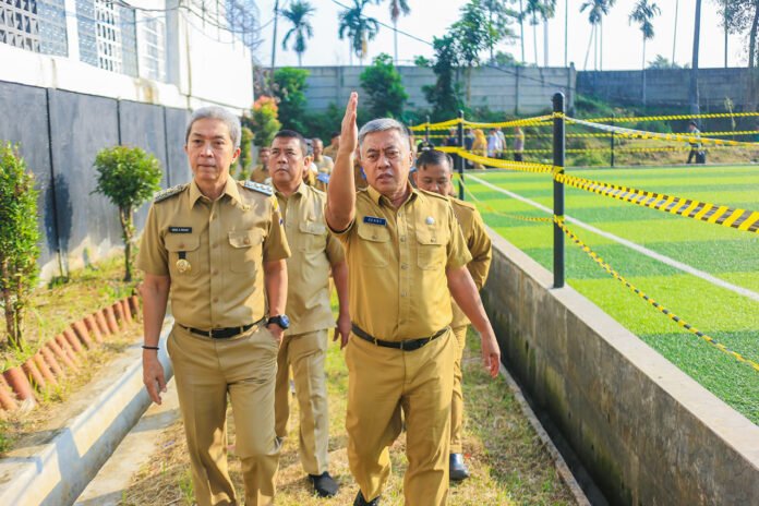 Wali Kota Bogor Berdialog Saat Peninjauan Kawasan Pendukung Fasilitas Pendidikan (Dok. Pemkot Bogor) Wali Kota Bogor Berdialog Saat Peninjauan Kawasan Pendukung Fasilitas Pendidikan (Dok. Pemkot Bogor)
