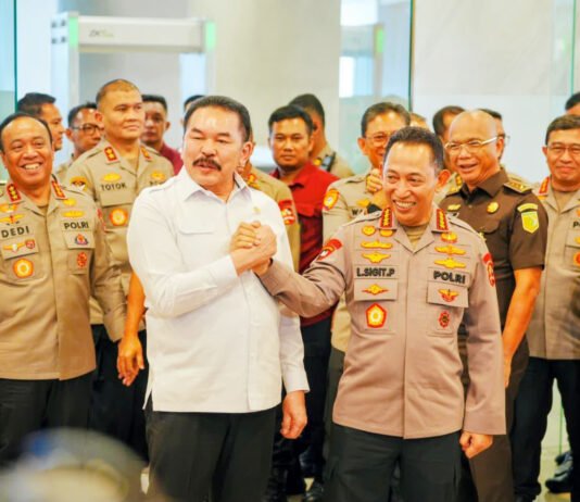 Kapolri dan Jaksa Agung Satu Meja, Sinergi Penegakan Hukum Jadi Agenda Utama Kapolri Jenderal Listyo Sigit Prabowo dan Jaksa Agung Sanitiar Burhanuddin Saat Pertemuan di Gedung Kejaksaan Agung RI, Jakarta Selatan (Dok. Istimewa)