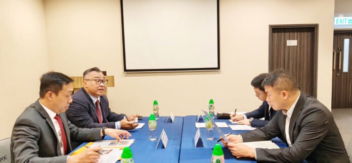 Proses Serah Terima Buronan dalam Kerja Sama NCB Interpol Indonesia dan Kepolisian Republik Rakyat Tiongkok (Dok. Polri) Proses Serah Terima Buronan dalam Kerja Sama NCB Interpol Indonesia dan Kepolisian Republik Rakyat Tiongkok (Dok. Polri)