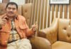 Prof. Juanda Soroti Polemik Tersangka FA, Tak Diperiksa Dulu Bukan Berarti Cacat Hukum Prof. Dr. Juanda memberikan pandangan hukum terkait penetapan tersangka FA oleh penyidik Kortas Tipikor Polri dan Polda Metro Jaya. Foto: Istimewa