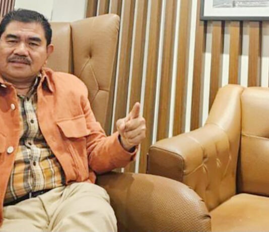 Prof. Juanda Soroti Polemik Tersangka FA, Tak Diperiksa Dulu Bukan Berarti Cacat Hukum Prof. Dr. Juanda memberikan pandangan hukum terkait penetapan tersangka FA oleh penyidik Kortas Tipikor Polri dan Polda Metro Jaya. Foto: Istimewa