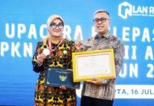 Dua ASN Kota Bogor Masuk Jajaran Terbaik PKN II Nasional, Kadinkes Raih Peringkat Satu Sekda Kota Bogor bersama ASN berprestasi usai mengikuti Pelatihan Kepemimpinan Nasional Tingkat II di LAN. Foto: Pemkot Bogor