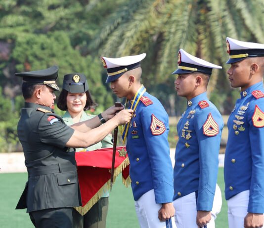 899 Capaja Akademi TNI Tuntas Pendidikan, Kasad Hadir Saat Langkah Terakhir Menuju Praspa 2026 Kasad Jenderal TNI Maruli Simanjuntak menghadiri penutupan pendidikan Capaja Akademi TNI di Mabes TNI Cilangkap, Jakarta Timur. (Dok. Dispenad)
