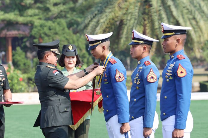 Kasad Jenderal TNI Maruli Simanjuntak menghadiri penutupan pendidikan Capaja Akademi TNI di Mabes TNI Cilangkap, Jakarta Timur. (Dok. Dispenad)