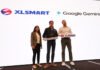 Google Gemini Masuk Paket Data XL, AXIS, dan SMARTFREN, XLSMART Bidik Pengguna AI Harian Gemini lead APAC, Charu Joshi ,Chief Marketing Officer XLSMART, Alfons Bosch Sansa bersama dengan Director Gemini Strategy, David Rokeach dalam acara press conference kolaborasi antara XLSMART dengan Google di Jakarta, Selasa (21/7). Melalui kolaborasi dengan Google Gemini, XLSMART menghadirkan akses Paket Plus Google Gemini selama 6 bulan bagi pelanggan prabayar XL, AXIS, dan SMARTFREN melalui pembelian paket internet tertentu, untuk mendukung aktivitas belajar, bekerja, berkarya, dan produktivitas digital sehari-hari. Foto: XLSMART