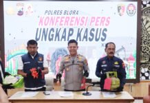 Polres Blora Bongkar Dugaan Pengoplosan LPG Subsidi, Satu Orang Ditangkap Tiga Masuk DPO Petugas Polres Blora menunjukkan barang bukti yang diamankan dalam pengungkapan dugaan pengoplosan LPG subsidi di Kabupaten Blora (dok. Polres Blora)