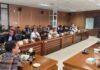 DPRD Kota Bogor Terima Aspirasi Satpam dari Berbagai Instansi Wakil Ketua II DPRD Kota Bogor saat menghadiri pertemuan bersama para satuan pengamanan (satpam) dari berbagai instansi di Ruang Serbaguna DPRD Kota Bogor, Sabtu (18/7/2026). Foto: Harnas.id