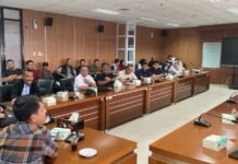 DPRD Kota Bogor Terima Aspirasi Satpam dari Berbagai Instansi Wakil Ketua II DPRD Kota Bogor saat menghadiri pertemuan bersama para satuan pengamanan (satpam) dari berbagai instansi di Ruang Serbaguna DPRD Kota Bogor, Sabtu (18/7/2026). Foto: Harnas.id