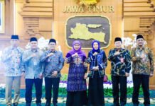 BAZNAS dan Pemprov Jatim Satu Arah, Zakat Didorong Jadi Instrumen Pengentasan Kemiskinan Pimpinan BAZNAS RI melakukan audiensi dengan Gubernur Jawa Timur Khofifah Indar Parawansa di Gedung Negara Grahadi, Surabaya. (Dok. BAZNAS RI)