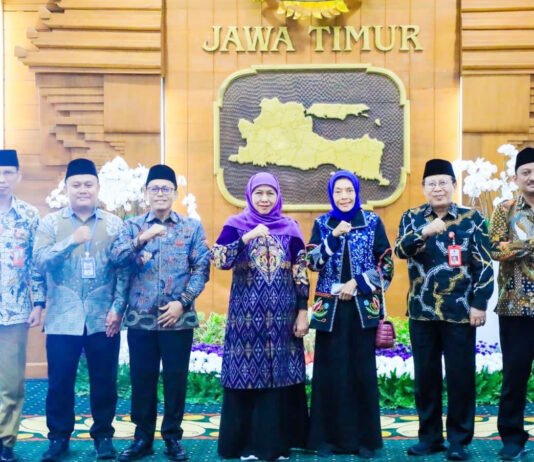 BAZNAS dan Pemprov Jatim Satu Arah, Zakat Didorong Jadi Instrumen Pengentasan Kemiskinan Pimpinan BAZNAS RI melakukan audiensi dengan Gubernur Jawa Timur Khofifah Indar Parawansa di Gedung Negara Grahadi, Surabaya. (Dok. BAZNAS RI)