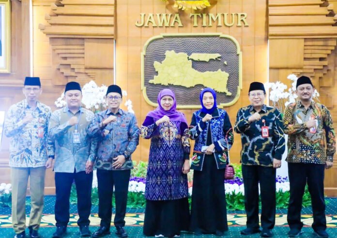 Pimpinan BAZNAS RI melakukan audiensi dengan Gubernur Jawa Timur Khofifah Indar Parawansa di Gedung Negara Grahadi, Surabaya. (Dok. BAZNAS RI) Pimpinan BAZNAS RI melakukan audiensi dengan Gubernur Jawa Timur Khofifah Indar Parawansa di Gedung Negara Grahadi, Surabaya. (Dok. BAZNAS RI)
