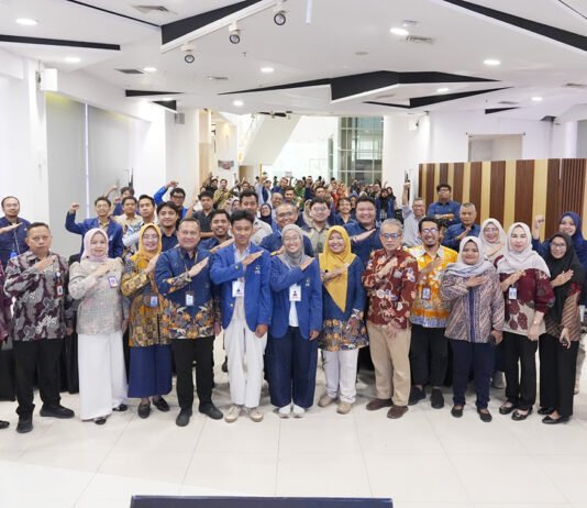 ITS Kirim 25 Tim Ekspedisi Patriot ke Kawasan Transmigrasi, Papua Barat Jadi Fokus Terbesar Sebanyak 125 peserta dan 25 ketua tim TEP ITS yang tergabung dalam Tim Ekspedisi Patriot 2025 siap diberangkatkan ke 8 kawasan transmigrasi di Indonesia. foto: Humas ITS