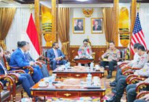 Kapolri dan FBI Duduk Satu Meja, Kejahatan Siber hingga Love Scam Jadi Sorotan Bersama Kapolri Jenderal Pol. Listyo Sigit Prabowo menerima kunjungan Direktur FBI Kash Patel di Mabes Polri, Jakarta Selatan. (Dok. Polri)