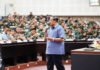 Di Hadapan Pasis Seskoad, SBY Bicara Dunia yang Makin Tak Pasti dan Tantangan Pemimpin Masa Depan Presiden ke-6 RI Susilo Bambang Yudhoyono memberikan kuliah umum kepada Perwira Siswa Dikreg LXVIII Seskoad di Bandung. (Dok. Seskoad)