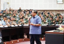 Di Hadapan Pasis Seskoad, SBY Bicara Dunia yang Makin Tak Pasti dan Tantangan Pemimpin Masa Depan Presiden ke-6 RI Susilo Bambang Yudhoyono memberikan kuliah umum kepada Perwira Siswa Dikreg LXVIII Seskoad di Bandung. (Dok. Seskoad)