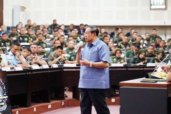 Presiden ke-6 RI Susilo Bambang Yudhoyono memberikan kuliah umum kepada Perwira Siswa Dikreg LXVIII Seskoad di Bandung. (Dok. Seskoad) Presiden ke-6 RI Susilo Bambang Yudhoyono memberikan kuliah umum kepada Perwira Siswa Dikreg LXVIII Seskoad di Bandung. (Dok. Seskoad)