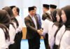 BNPB Tambah 92 CPNS Baru, Suharyanto Ingatkan Tugas Kebencanaan Tak Kenal Jam Kerja Kepala BNPB Suharyanto melantik 92 Calon Pegawai Negeri Sipil di Graha BNPB, Jakarta. (Dok. BNPB)