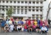 Musik Kota Tua Bersatu dan Angklung Srikandi Satukan Pengunjung Lewat Nada Kebersamaan Angklung Srikandi dan Komunitas Musik Kota Tua Bersatu Berfoto Bersama Usai Tampil Menghibur Pengunjung di Kawasan Kota Tua Jakarta (Dok. Istimewa)