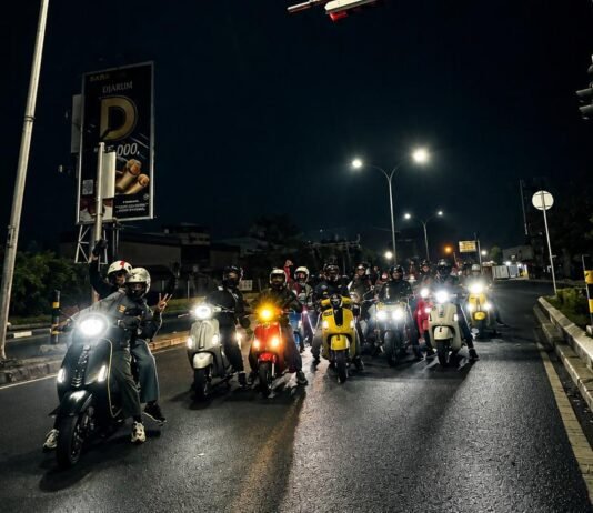 Jelang Jogja Scooter Parade 2026, BKSI x Scootnelis Kompak Touring Depok–Yogyakarta dengan Semangat Brotherhood Rombongan BK Scooter Indonesia bersama Scootnelis bersiap melakukan touring dari Depok menuju Yogyakarta untuk menghadiri Jogja Scooter Parade 2026 dengan mengusung semangat safety riding, solidaritas, dan persaudaraan komunitas. Foto: Harnas.id