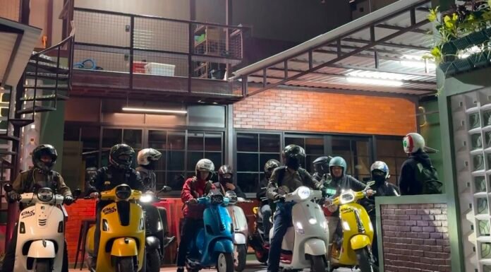 Menikmati 24 Jam di Atas Aspal, Touring Komunitas Vespa Menuju Jogja Scooter Parade 2026 Bukan Soal Cepat Sampai Rombongan BK Scooter Indonesia (BKSI) bersama Scootnelis berfoto sebelum memulai touring dari Depok menuju Yogyakarta untuk menghadiri Jogja Scooter Parade 2026. Foto: Harnas.id