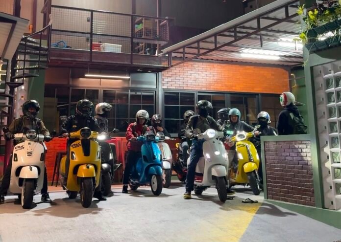 BKSI Rombongan BK Scooter Indonesia (BKSI) bersama Scootnelis berfoto sebelum memulai touring dari Depok menuju Yogyakarta untuk menghadiri Jogja Scooter Parade 2026. Foto: Harnas.id