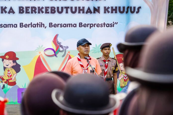 Sekda Kota Bogor Denny Mulyadi membuka kegiatan Latihan Gabungan dan Gebyar Pramuka Berkebutuhan Khusus di SDN Papandayan, Bogor. Foto: Pemkot Bogor Sekda Kota Bogor Denny Mulyadi membuka kegiatan Latihan Gabungan dan Gebyar Pramuka Berkebutuhan Khusus di SDN Papandayan, Bogor. Foto: Pemkot Bogor